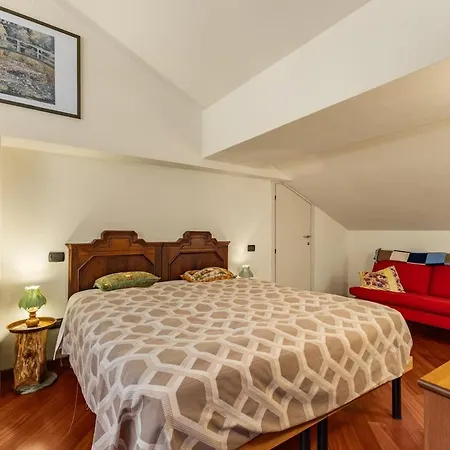 Center, 5 Min From Ferries *