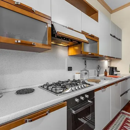 Center, 5 Min From Ferries