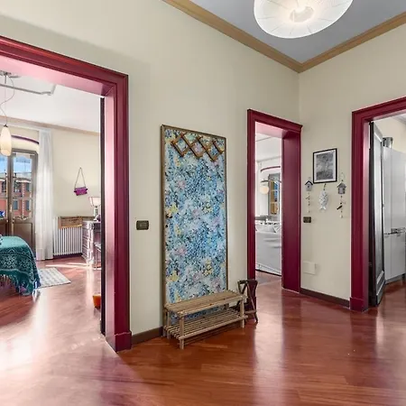 Center, 5 Min From Ferries *