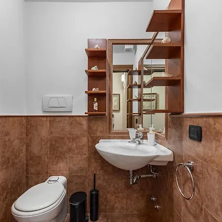 Апартаменты Center, 5 Min From Ferries Варенна